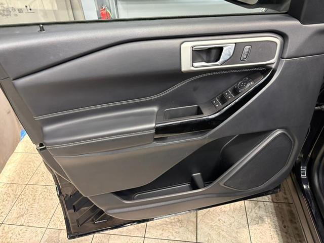 Photo of 2021 Agate Black Metallic Ford Explorer