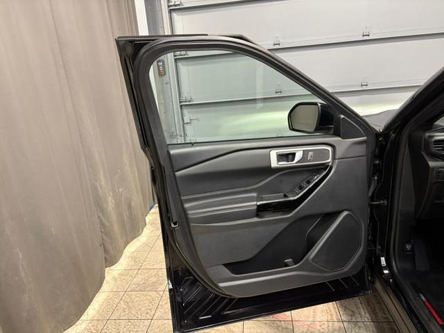 Photo of 2021 Agate Black Metallic Ford Explorer