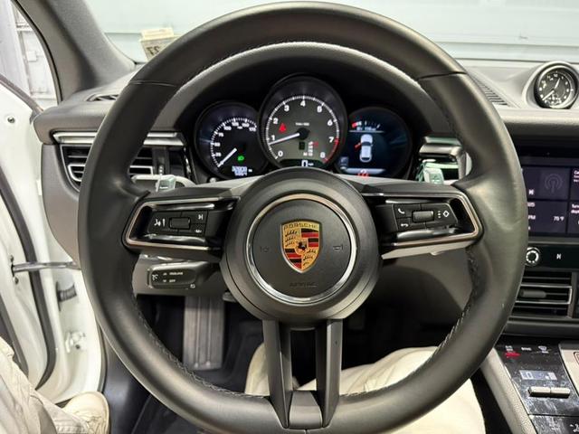 Photo of 2022 Carrara White Metallic Porsche Macan