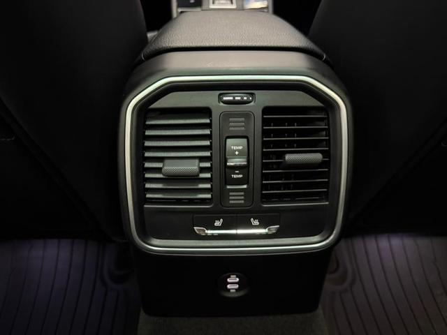 Photo of 2022 Carrara White Metallic Porsche Macan