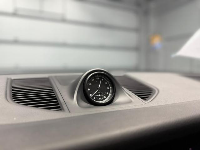 Photo of 2022 Carrara White Metallic Porsche Macan