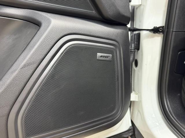 Photo of 2022 Carrara White Metallic Porsche Macan