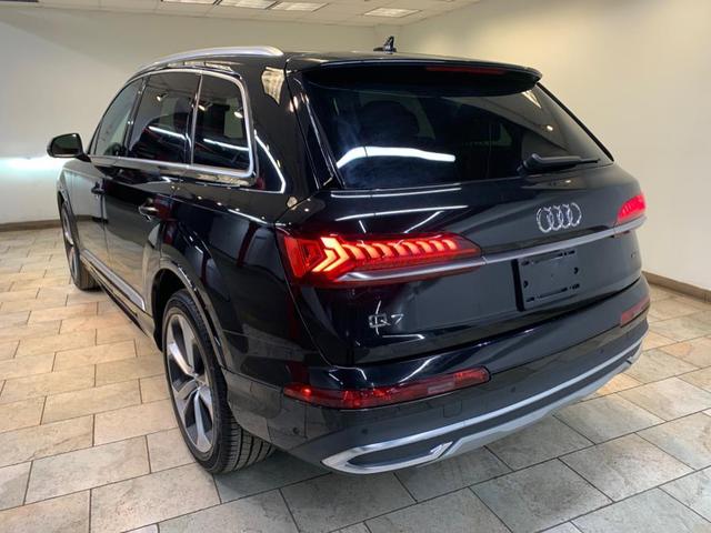 Photo of 2022 Mythos Black Metallic Audi Q7