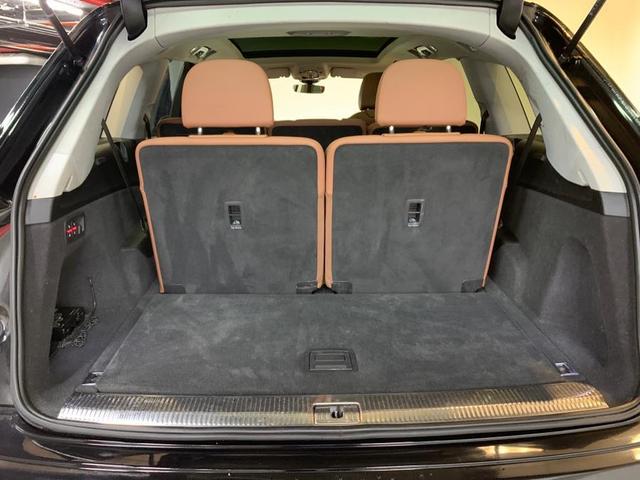 Photo of 2022 Mythos Black Metallic Audi Q7