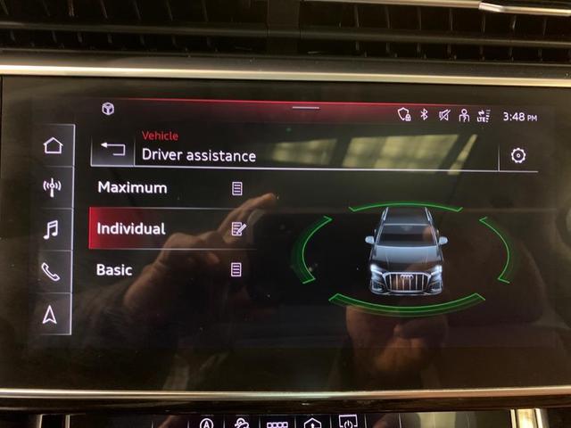 Photo of 2022 Mythos Black Metallic Audi Q7