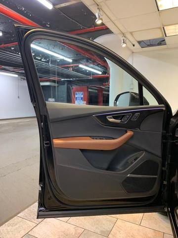 Photo of 2022 Mythos Black Metallic Audi Q7