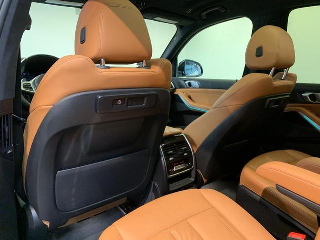 Photo of 2022 Alpine White BMW X7
