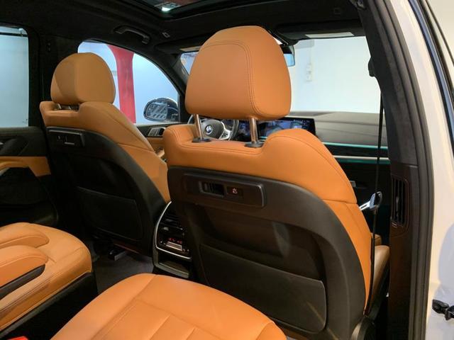 Photo of 2022 Alpine White BMW X7