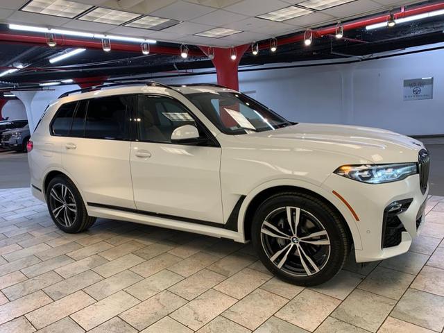 Photo of 2022 Alpine White BMW X7