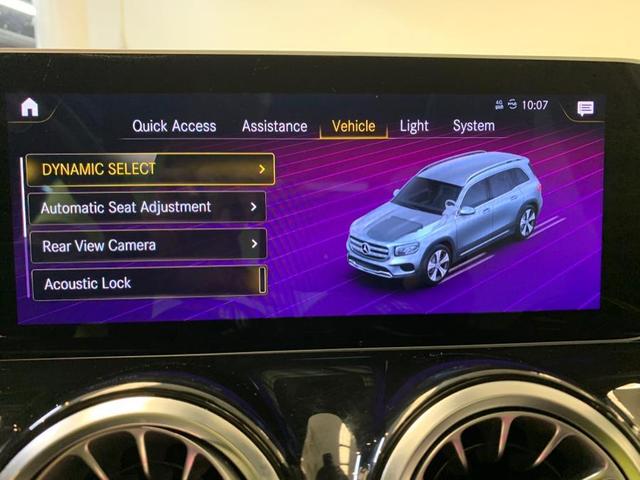 Photo of 2021 Digital White Metallic Mercedes-Benz GLB 250