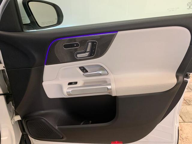 Photo of 2021 Digital White Metallic Mercedes-Benz GLB 250