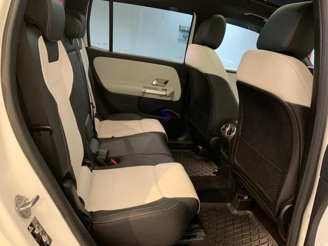 Photo of 2021 Digital White Metallic Mercedes-Benz GLB 250