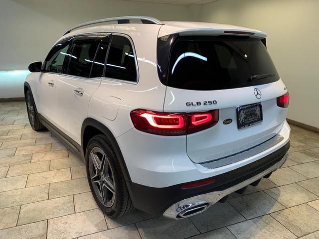 Photo of 2021 Digital White Metallic Mercedes-Benz GLB 250