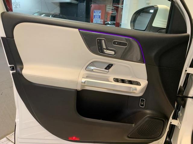Photo of 2021 Digital White Metallic Mercedes-Benz GLB 250