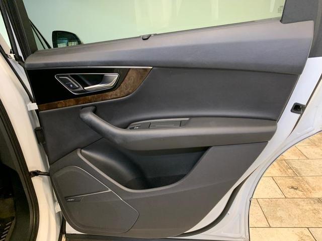 Photo of 2018 Glacier White Metallic Audi Q7
