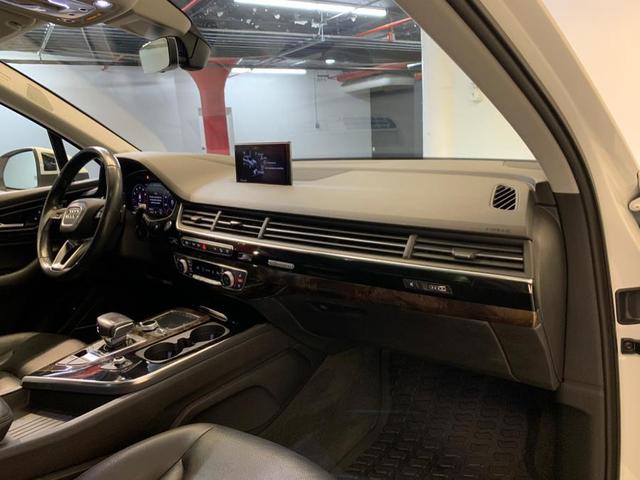 Photo of 2018 Glacier White Metallic Audi Q7