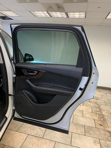 Photo of 2018 Glacier White Metallic Audi Q7
