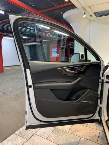 Photo of 2018 Glacier White Metallic Audi Q7
