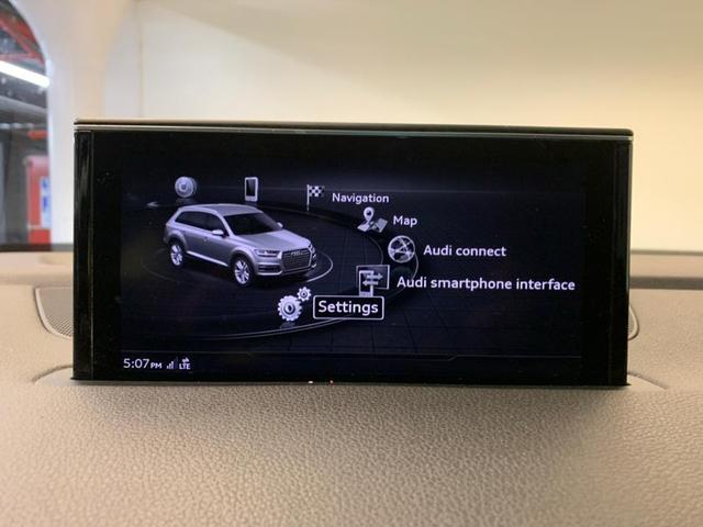 Photo of 2018 Glacier White Metallic Audi Q7