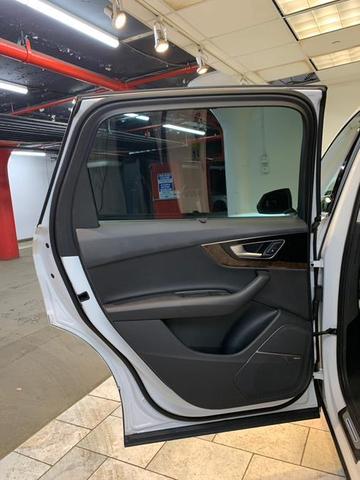 Photo of 2018 Glacier White Metallic Audi Q7