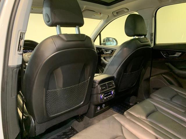 Photo of 2018 Glacier White Metallic Audi Q7