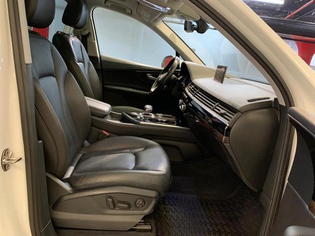 Photo of 2018 Glacier White Metallic Audi Q7