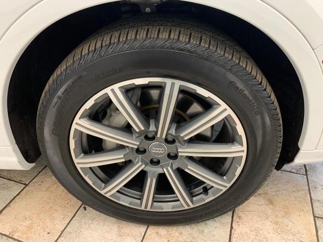 Photo of 2018 Glacier White Metallic Audi Q7