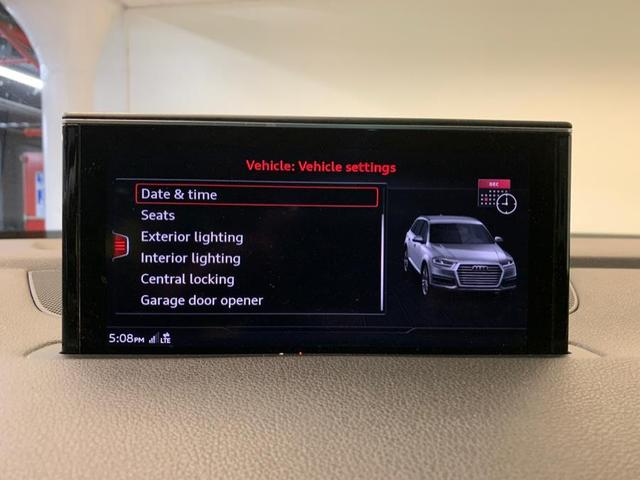 Photo of 2018 Glacier White Metallic Audi Q7