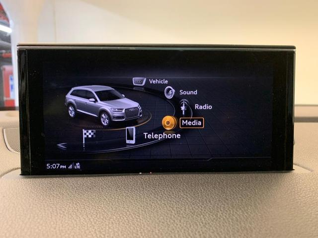 Photo of 2018 Glacier White Metallic Audi Q7