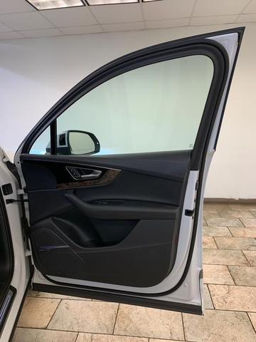 Photo of 2018 Glacier White Metallic Audi Q7