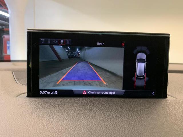 Photo of 2018 Glacier White Metallic Audi Q7