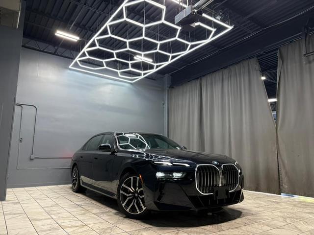 Photo of 2024 Frozen Tanzanite Blue Metallic BMW 740