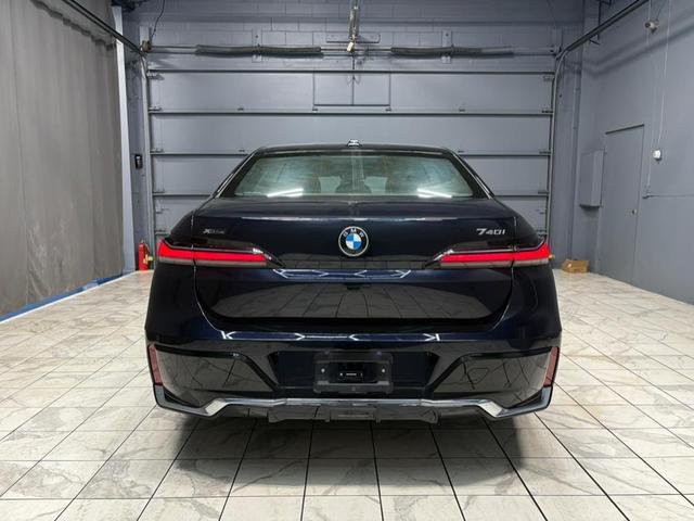 Photo of 2024 Frozen Tanzanite Blue Metallic BMW 740