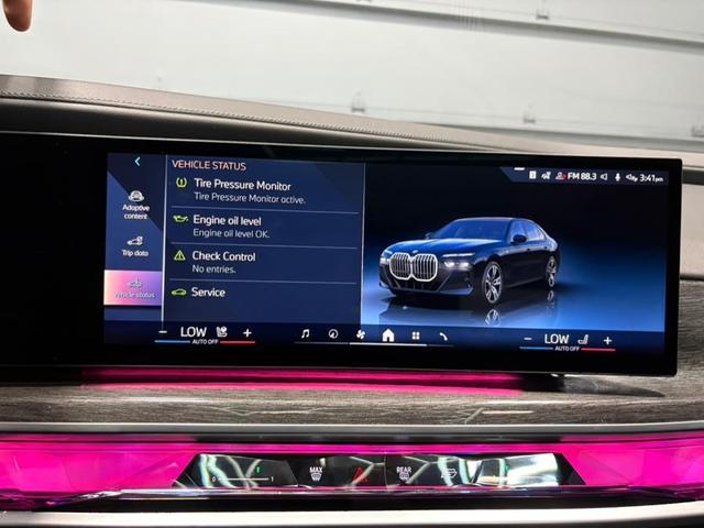 Photo of 2024 Frozen Tanzanite Blue Metallic BMW 740