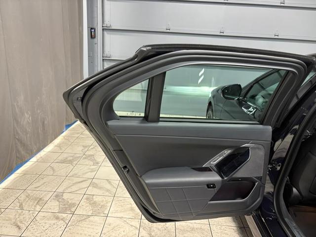 Photo of 2024 Frozen Tanzanite Blue Metallic BMW 740