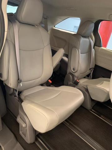Photo of 2021 Celestial Silver Metallic Toyota Sienna