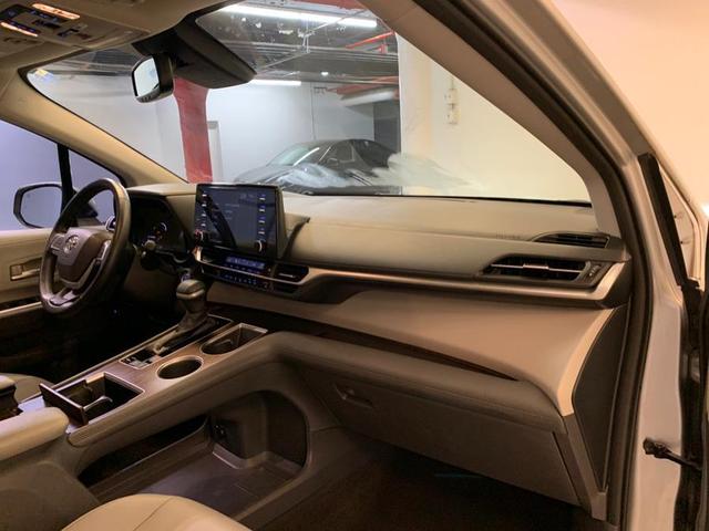 Photo of 2021 Celestial Silver Metallic Toyota Sienna