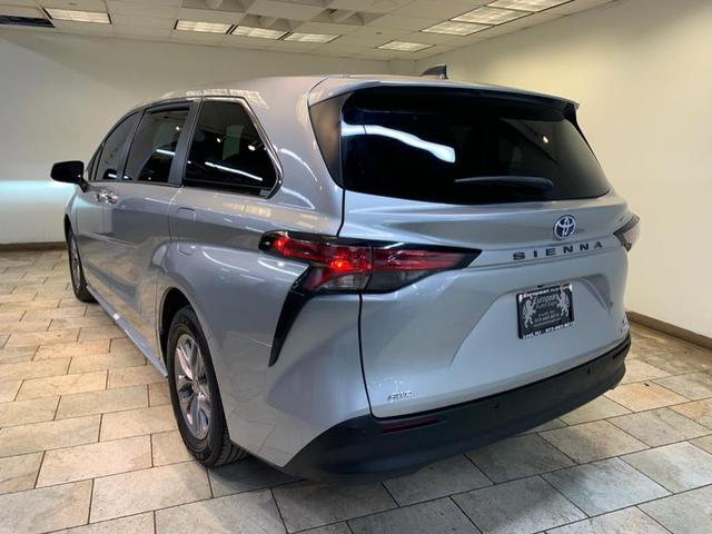 Photo of 2021 Celestial Silver Metallic Toyota Sienna