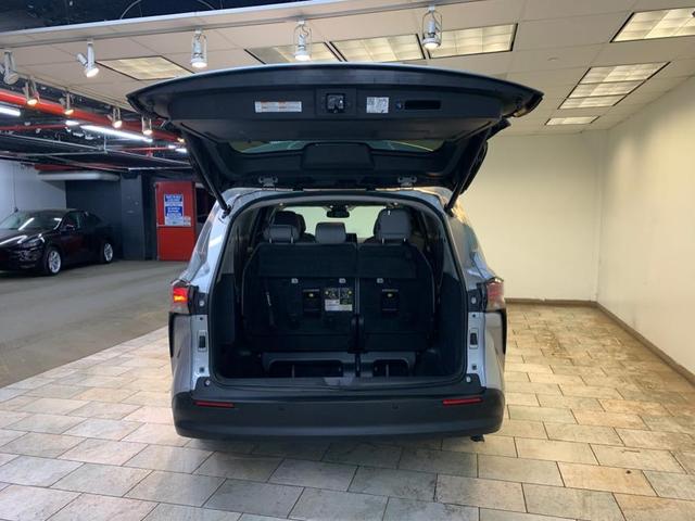 Photo of 2021 Celestial Silver Metallic Toyota Sienna