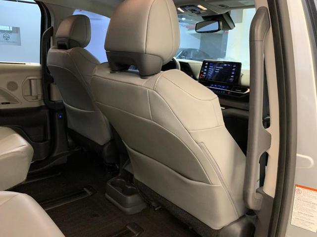 Photo of 2021 Celestial Silver Metallic Toyota Sienna