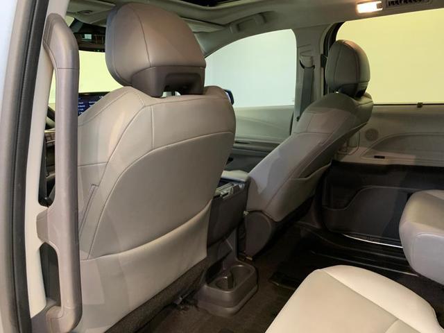Photo of 2021 Celestial Silver Metallic Toyota Sienna