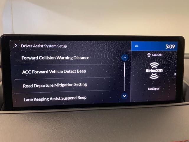 Photo of 2023 Platinum White Pearl Acura MDX