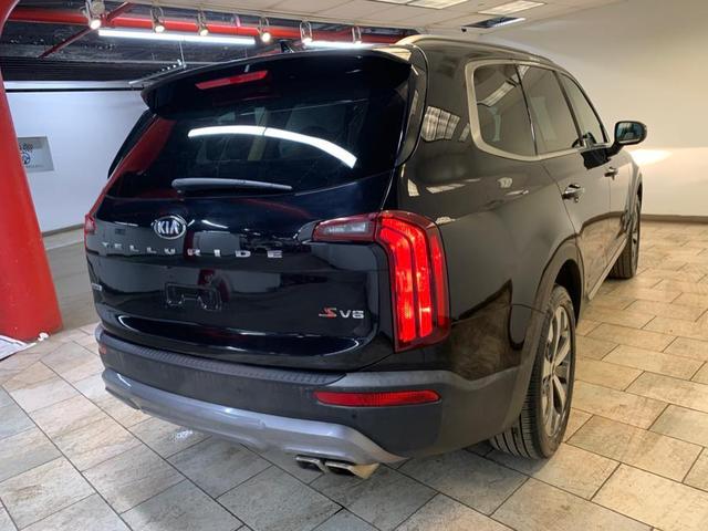 Photo of 2020 Ebony Black Kia Telluride