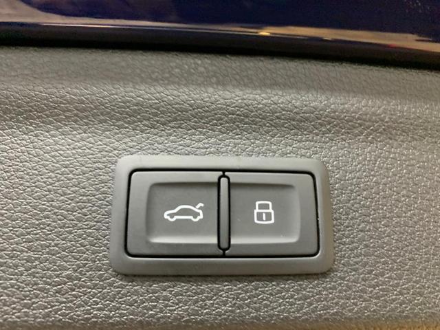Photo of 2022 Navarra Blue Metallic Audi Q3