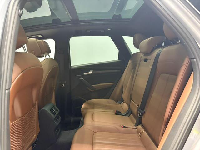 Photo of 2023 Florett Silver Metallic Audi Q5