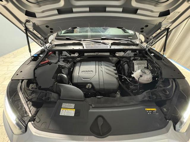 Photo of 2023 Florett Silver Metallic Audi Q5