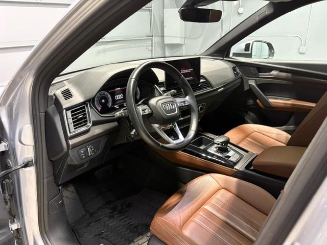 Photo of 2023 Florett Silver Metallic Audi Q5