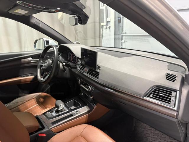 Photo of 2023 Florett Silver Metallic Audi Q5