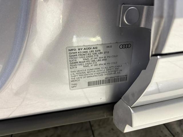 Photo of 2023 Florett Silver Metallic Audi Q5