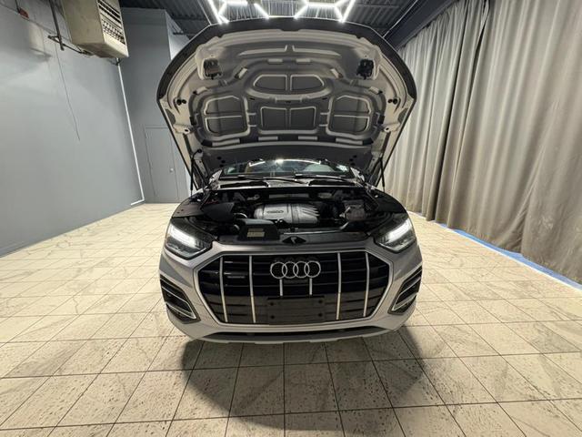 Photo of 2023 Florett Silver Metallic Audi Q5